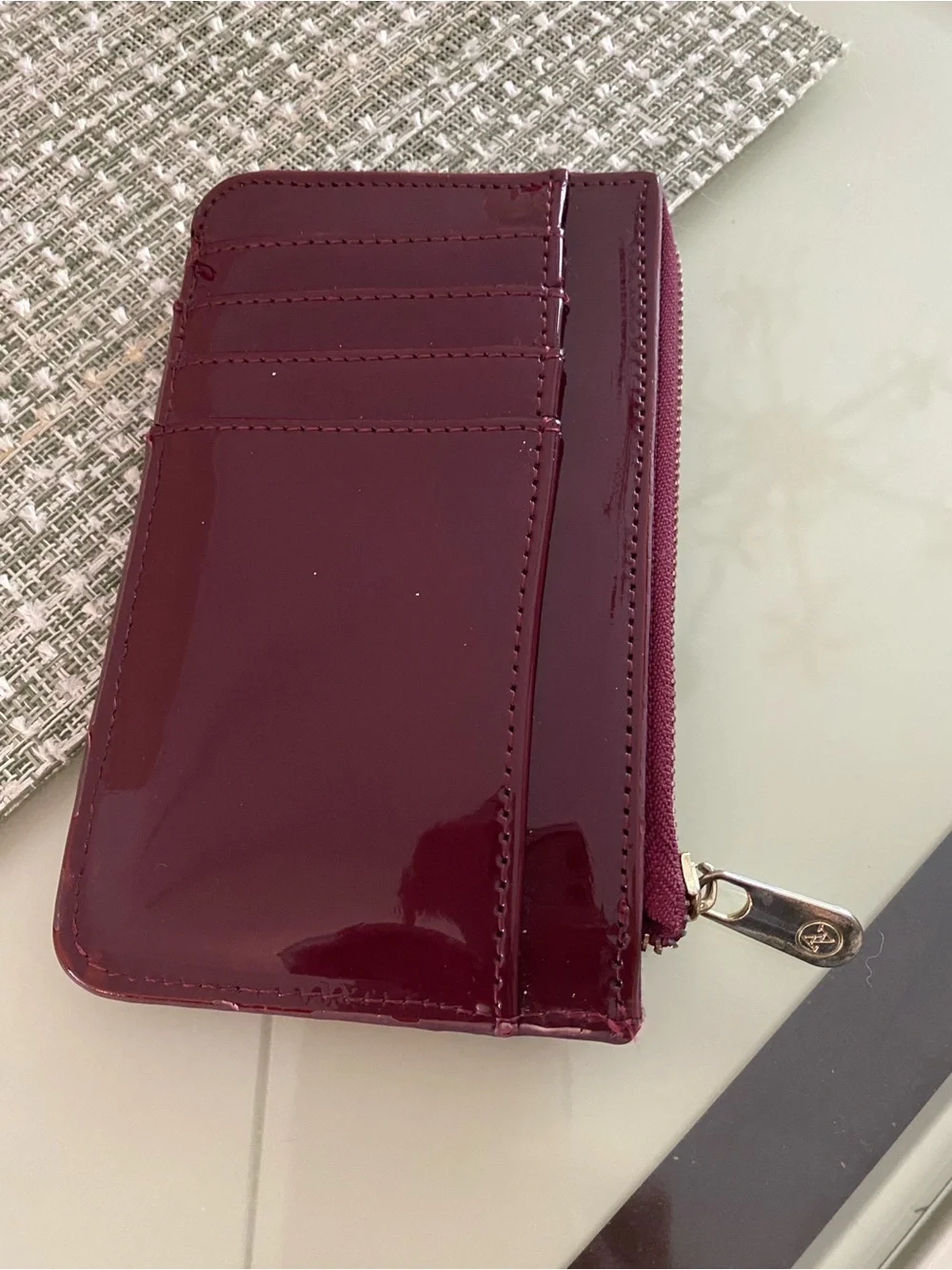 🌸 Adrienne Vittadini Glossy Burgundy Card Wallet with Zip